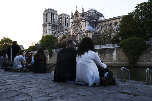 Passeio Turistas Fora Catedral Notre Dame Paris Paris França Abril — Fotografia de Stock