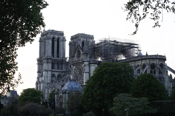 2019年4月19日 法国巴黎圣母院外墙 一场大火摧毁了大教堂 — 图库照片