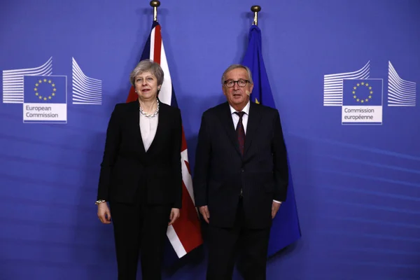 Ontmoeting tussen minister-president van het Verenigd Koninkrijk Theresa May en EU comm — Stockfoto