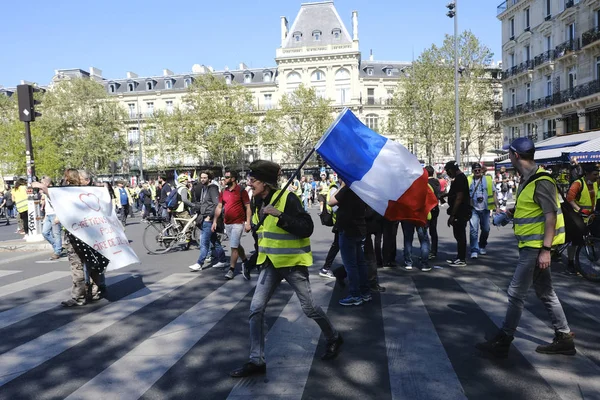 2019년 20일 프랑스 파리에서 에마뉘엘 마크롱의 정책에 반대하는 노란색 운동이 — 스톡 사진