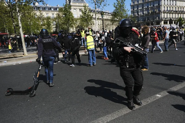 Policía Antidisturbios Francesa Choca Con Manifestantes Franceses Chalecos Amarillos Durante — Foto de Stock