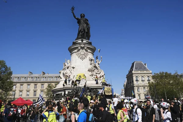 Polícia Choque Francesa Confronta Com Manifestantes Coletes Amarelos Franceses Durante — Fotografia de Stock