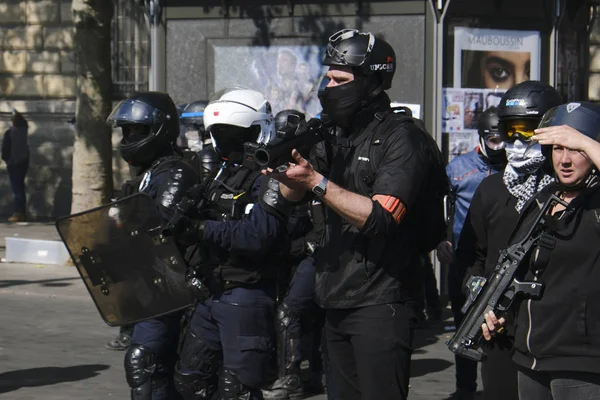 Franska Riot Police Clash Med Franska Gula Västar Demonstranter Demonstration — Stockfoto