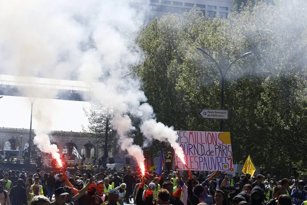 Franse Oproerpolitie Botsing Met Franse Gele Vesten Demonstranten Tijdens Een — Stockfoto