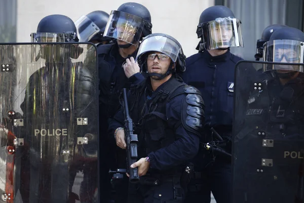 Policía Antidisturbios Francesa Choca Con Manifestantes Franceses Chalecos Amarillos Durante — Foto de Stock