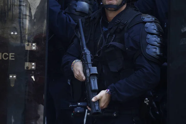 Policía Antidisturbios Francesa Choca Con Manifestantes Franceses Chalecos Amarillos Durante —  Fotos de Stock