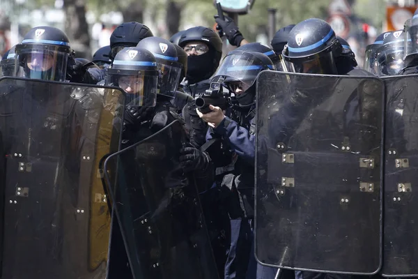 Policía Antidisturbios Francesa Choca Con Manifestantes Franceses Chalecos Amarillos Durante — Foto de Stock