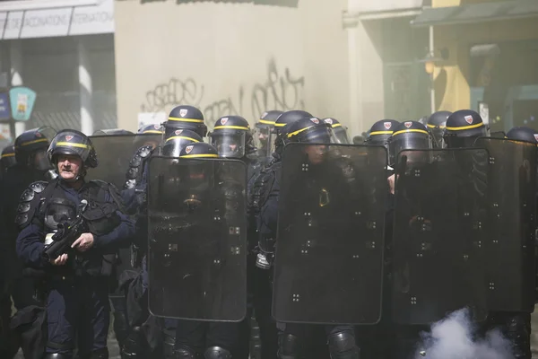2019年4月20日 法国巴黎 法国防暴警察与法国黄色背心抗议者发生冲突 抗议法国巴黎 黄色背心运动 的示威游行 — 图库照片