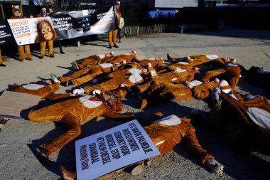  Aktivistler önünde biyodizel palmiye yağı karşı göstermek