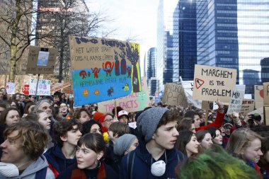 16 yaşındaki İsveçli iklim aktivisti Greta Thunberg ve Belçikalı 