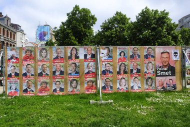 Yaklaşan federal ve Avrupa e için seçim kampanyası posterleri