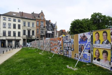 Yaklaşan federal ve Avrupa e için seçim kampanyası posterleri
