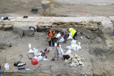 Brüksel, Belçika 21 Mayıs 2019. Brüksel bölgesiancinet duvarının kalıntılarında arkeolojik kazılar. 