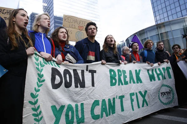 16-letnia szwedzka aktywistka klimatyczna Greta Thunberg i belgijska — Zdjęcie stockowe