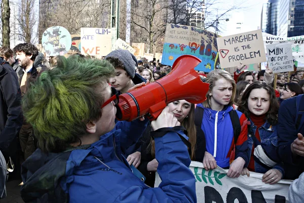 Greta Thunberg, activista climática sueca de 16 años y belga — Foto de Stock