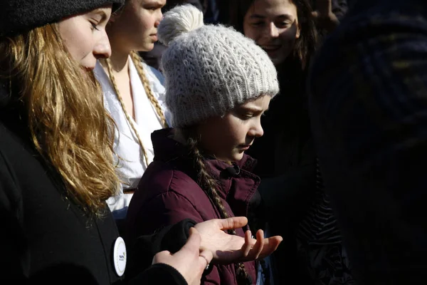16-летняя шведская климатическая активистка Грета Тунберг и бельгийка — стоковое фото
