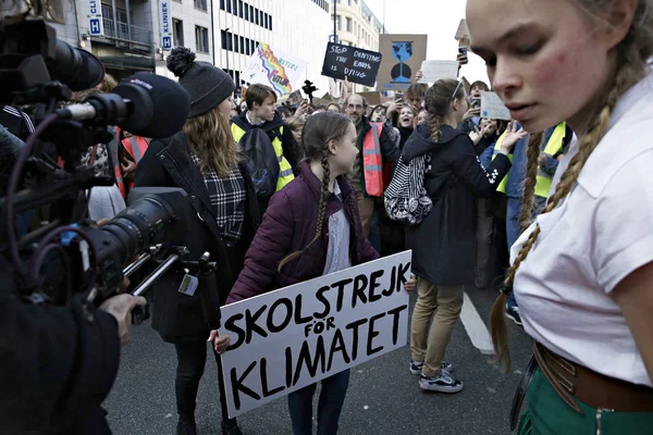 Greta Thunberg, activista climática sueca de 16 años y belga — Foto de Stock