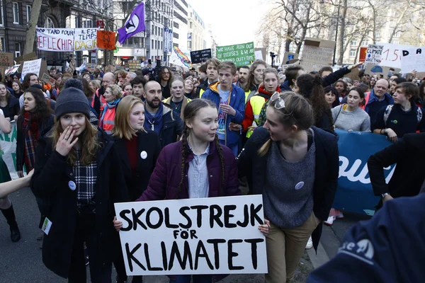 16 yaşındaki İsveçli iklim aktivisti Greta Thunberg ve Belçikalı — Stok fotoğraf