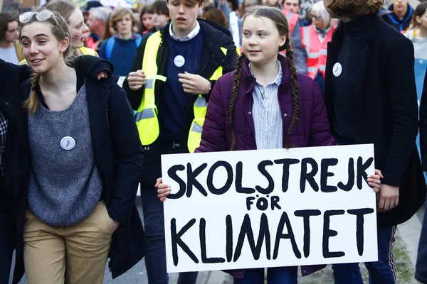 16 yaşındaki İsveçli iklim aktivisti Greta Thunberg ve Belçikalı — Stok fotoğraf