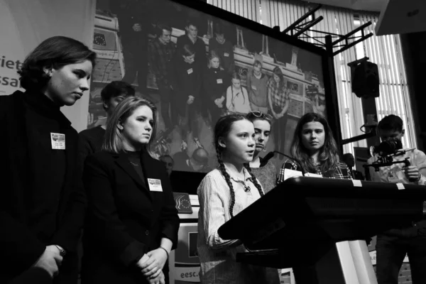 Greta Thunberg, activista ecologista sueca, asiste a una conferencia —  Fotos de Stock