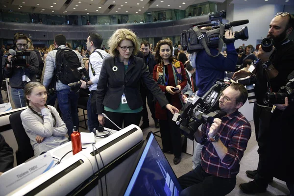 Greta Thunberg, activista ecologista sueca, asiste a una conferencia —  Fotos de Stock