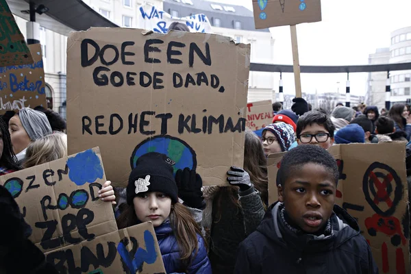 Belgische studenten verzamelen voor een klimaat demonstratie in Brussel, — Stockfoto