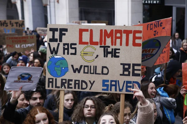 Βέλγοι φοιτητές συγκεντρώνονται για μια κλιματική διαδήλωση στις Βρυξέλλες, — Φωτογραφία Αρχείου