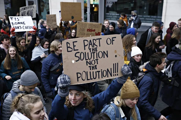 Estudantes belgas se reúnem para uma manifestação climática em Bruxelas , — Fotografia de Stock