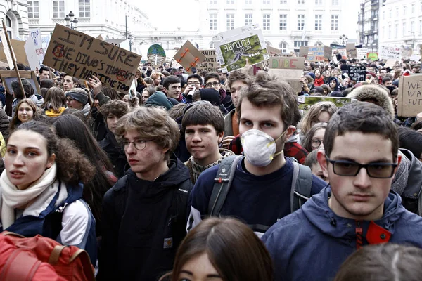 Belgische studenten verzamelen voor een klimaat demonstratie in Brussel, — Stockfoto