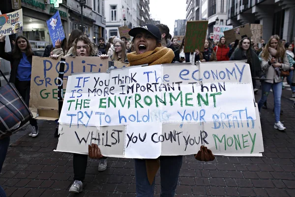 Belgische studenten verzamelen voor een klimaat demonstratie in Brussel, — Stockfoto