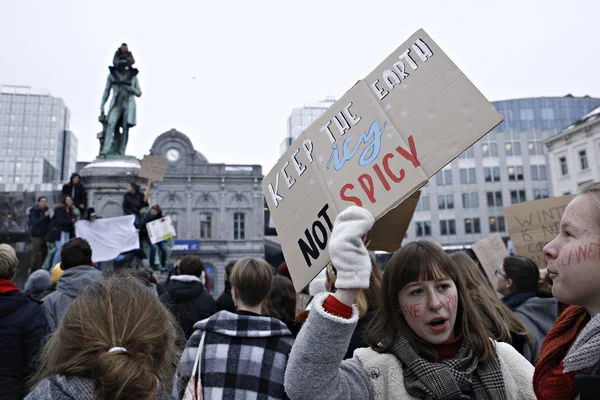 Belgische Studenten versammeln sich zu einer Klimademonstration in Brüssel, — Stockfoto