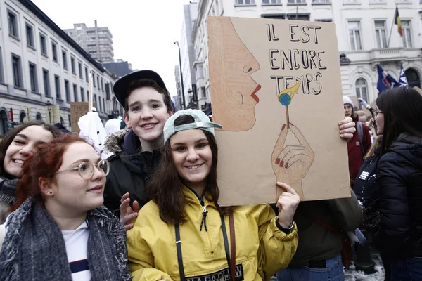 Gli studenti belgi si riuniscono per una manifestazione sul clima a Bruxelles , — Foto Stock