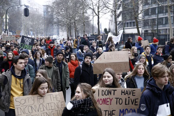 Belgičtí studenti se shromažďují za klimatickou ukázku v Bruselu., — Stock fotografie