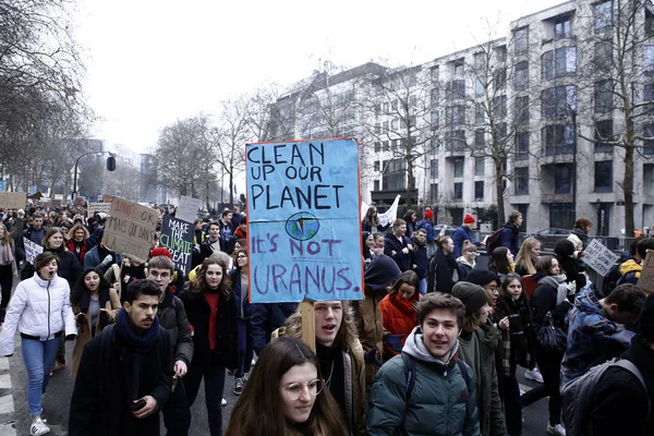 Belgičtí studenti se shromažďují za klimatickou ukázku v Bruselu., — Stock fotografie