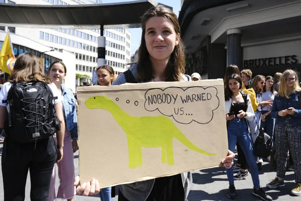 People take part in a demonstration called "Global Strike for Cl — Stock Photo, Image