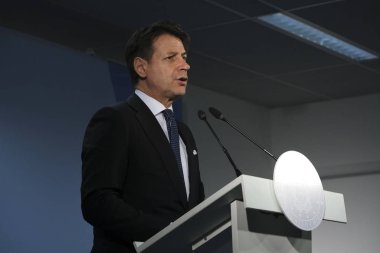 Brüksel, Belçika. 20. Haz 2019. İtalya Başbakanı Giuseppe Conte, Avrupa Birliği liderler zirvesinin sonuçları yla ilgili basın toplantısı düzenledi 