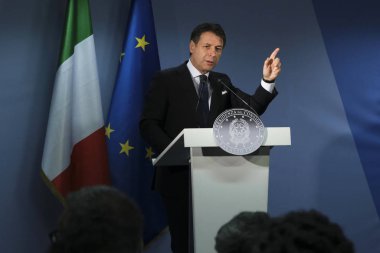 Brüksel, Belçika. 20. Haz 2019. İtalya Başbakanı Giuseppe Conte, Avrupa Birliği liderler zirvesinin sonuçları yla ilgili basın toplantısı düzenledi 