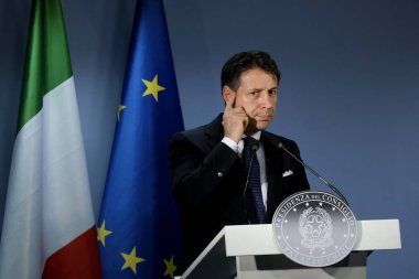 Brüksel, Belçika. 20. Haz 2019. İtalya Başbakanı Giuseppe Conte, Avrupa Birliği liderler zirvesinin sonuçları yla ilgili basın toplantısı düzenledi 
