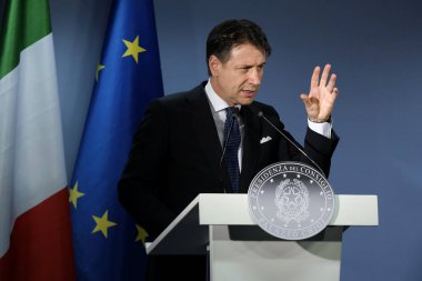 Brüksel, Belçika. 20. Haz 2019. İtalya Başbakanı Giuseppe Conte, Avrupa Birliği liderler zirvesinin sonuçları yla ilgili basın toplantısı düzenledi 