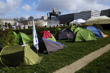 İklim aktivistleri Brus'ta Belçika parlamentosu önünde protesto