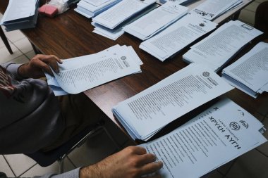 Yurtdışında yaşayan Yunan vatandaşları Avrupa Parlamentosu seçmeni için oy