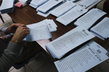Yurtdışında yaşayan Yunan vatandaşları Avrupa Parlamentosu seçmeni için oy