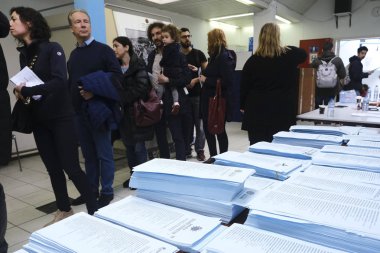 Yurtdışında yaşayan Yunan vatandaşları Avrupa Parlamentosu seçmeni için oy