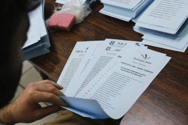 Yurtdışında yaşayan Yunan vatandaşları Avrupa Parlamentosu seçmeni için oy