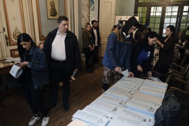 Yurtdışında yaşayan Yunan vatandaşları Avrupa Parlamentosu seçmeni için oy