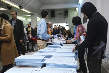 Yurtdışında yaşayan Yunan vatandaşları Avrupa Parlamentosu seçmeni için oy