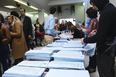 Yurtdışında yaşayan Yunan vatandaşları Avrupa Parlamentosu seçmeni için oy