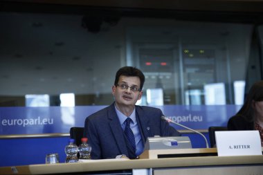 AB Parlamentosu, Avrupa Birliği baş profesyonelleri için üç adayı sınava hazır