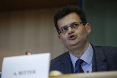 AB Parlamentosu, Avrupa Birliği baş profesyonelleri için üç adayı sınava hazır