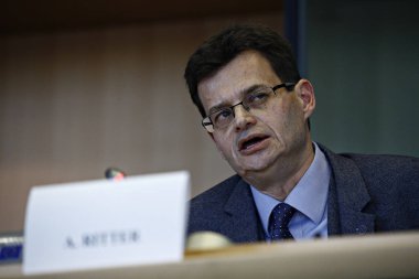 AB Parlamentosu, Avrupa Birliği baş profesyonelleri için üç adayı sınava hazır